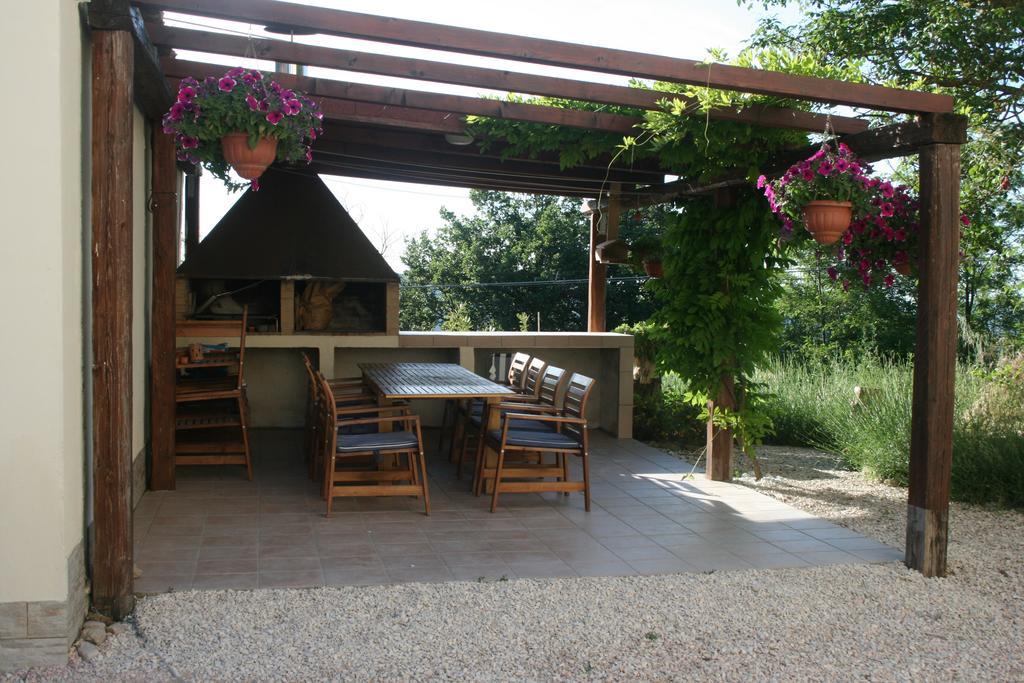B&B La Fenice Montegridolfo Exteriör bild